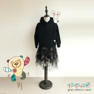 黑色刺繡帽T (110-160-S-L) 黑色刺繡帽T (110-160-S-L)